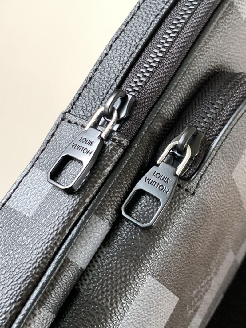 LV AVENUE 31 IN BLACK CANVAS CALFSKIN