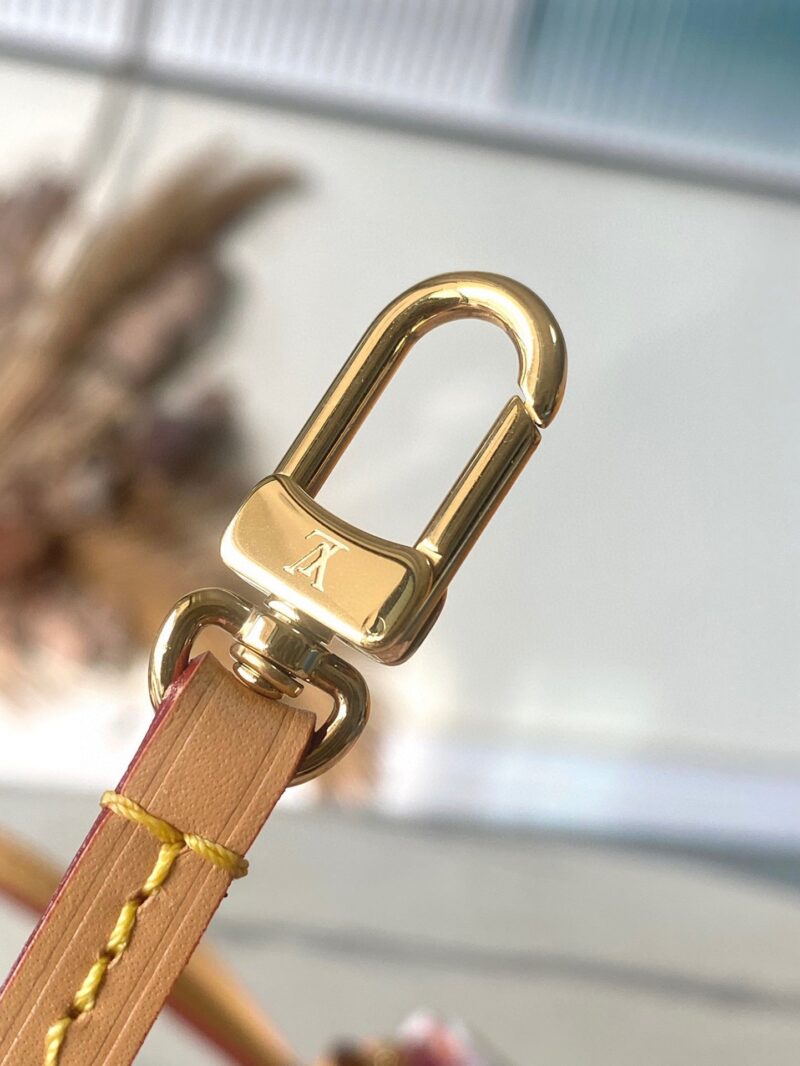 LV NEVERFULL MM 31 IN CORAL MONOGRAM TILES CANVAS