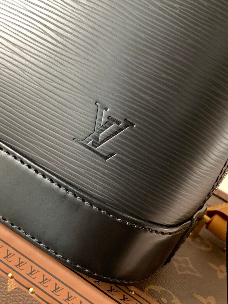 LV ALMA BB BAG 23 IN BLACK GRAIN COWHIDE