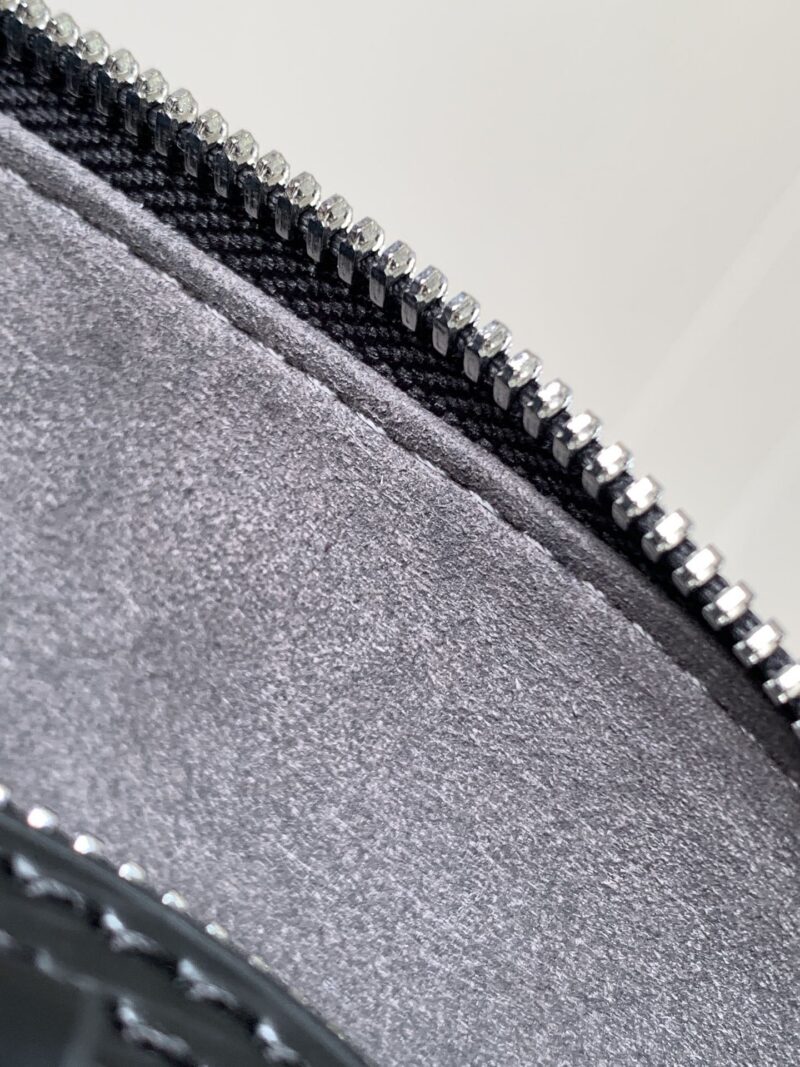 LV ALMA BB BAG 23 IN BLACK GRAIN COWHIDE