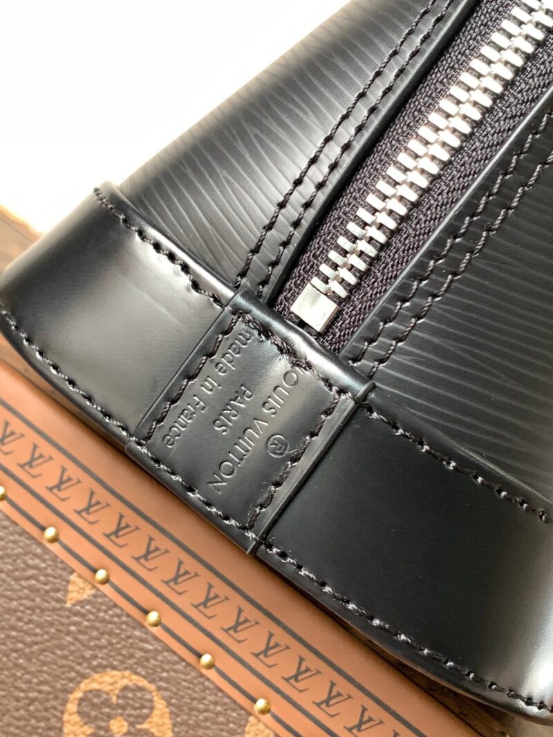 LV ALMA BB BAG 23 IN BLACK GRAIN COWHIDE