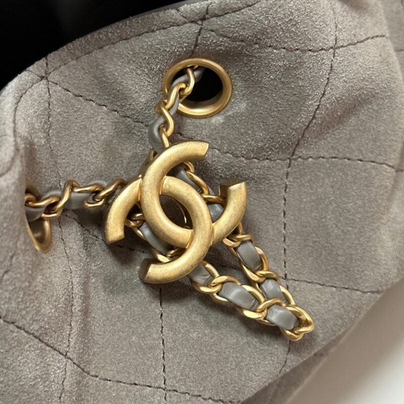 NEW CHANEL 25 HANDBAG 30 IN NATURAL GREY SUEDE GOLD HARDWARE