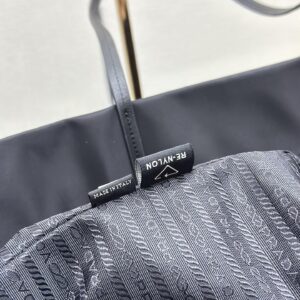 MEDIUM SHOPPING BAG 40 IN BLACK RE-NYLON FABRIC