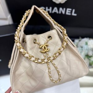 CHANEL 25 HANDBAG IN CREAM 30 GRAINED CALFSKIN GOLD HARDWARE