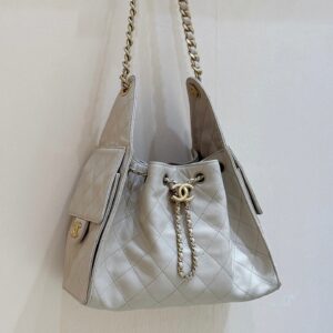CHANEL 25 HANDBAG IN CREAM 30 GRAINED CALFSKIN GOLD HARDWARE