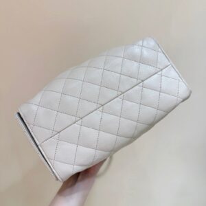 CHANEL 25 HANDBAG IN CREAM 30 GRAINED CALFSKIN GOLD HARDWARE