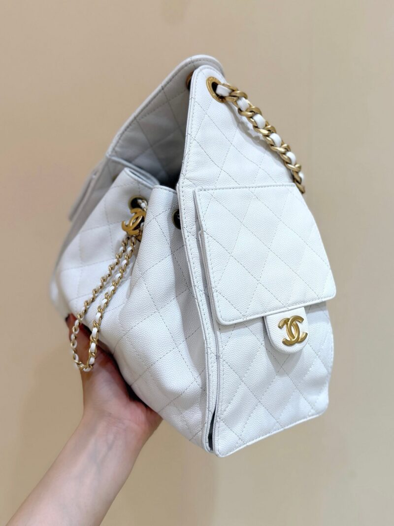 CHANEL 25 HANDBAG IN WHITE 30 GOLD HARDWARE