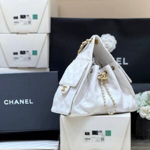 CHANEL 25 HANDBAG IN WHITE 30 GOLD HARDWARE