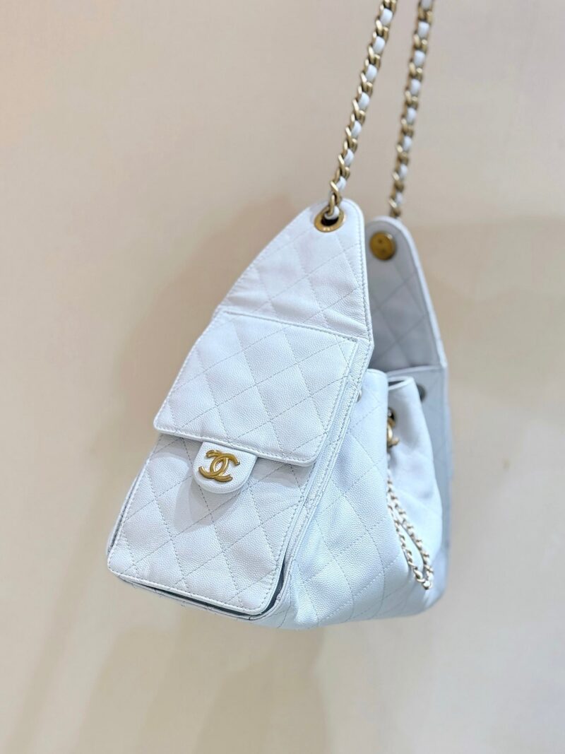 CHANEL 25 HANDBAG IN WHITE 30 GOLD HARDWARE