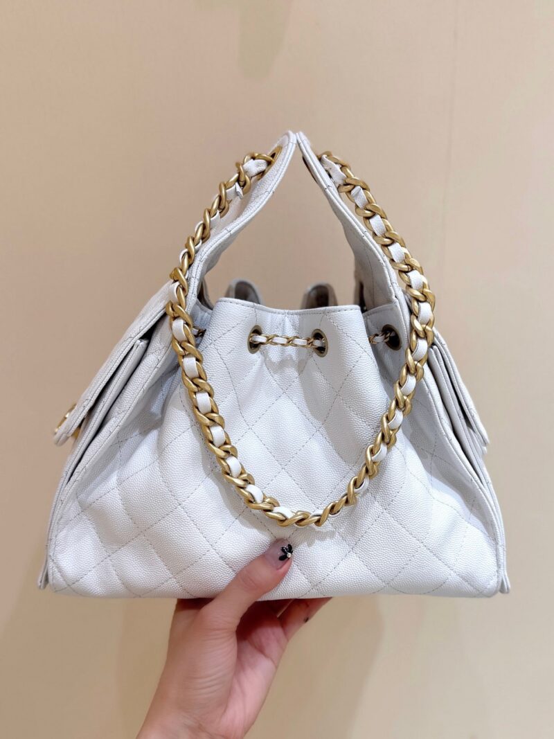 CHANEL 25 HANDBAG IN WHITE 30 GOLD HARDWARE