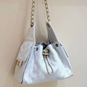 CHANEL 25 HANDBAG IN WHITE 30 GOLD HARDWARE