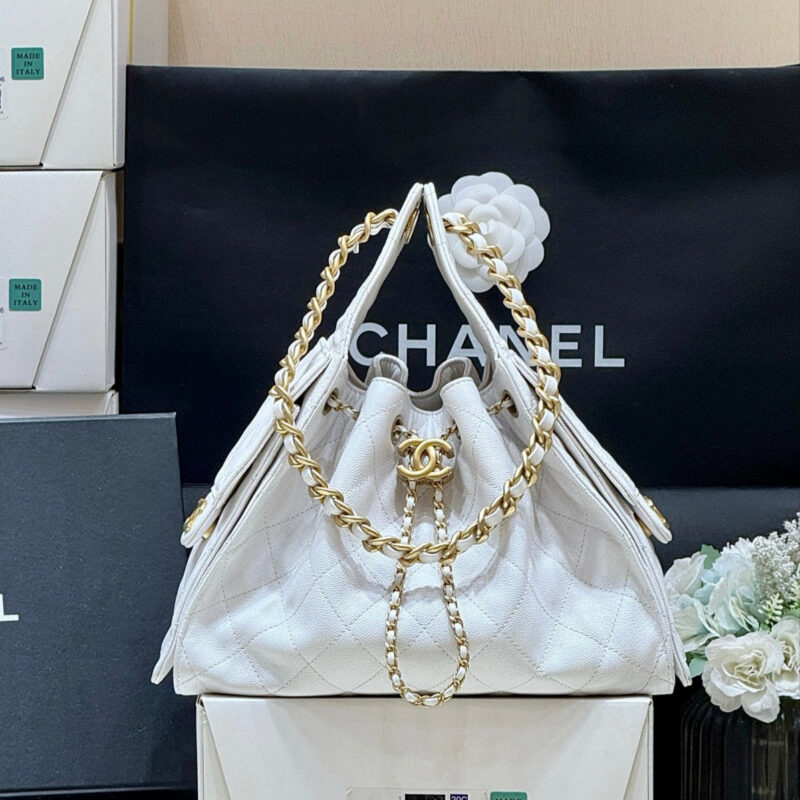 CHANEL 25 HANDBAG IN WHITE 30 GOLD HARDWARE