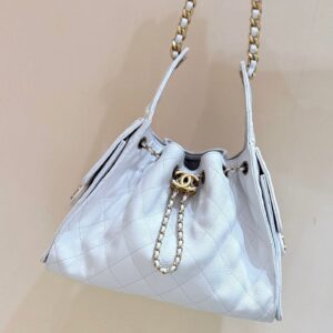 CHANEL 25 HANDBAG IN WHITE 30 GOLD HARDWARE