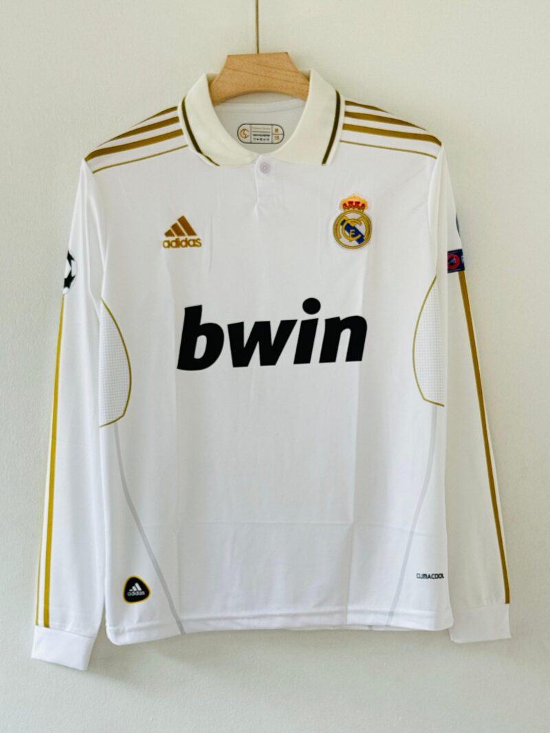 rn-image_picker_lib_temp_d9b41a2b-3824-4df4-ab4a-3dc63de0591e Celebrate a Record-Breaking Season with the 2011-12 Real Madrid Home Jersey – Cristiano Ronaldo Full Sleeve Edition
