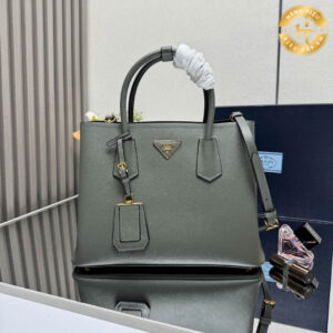 tui-xach-prada-9-32 Prada blue office handbag with strap VV556